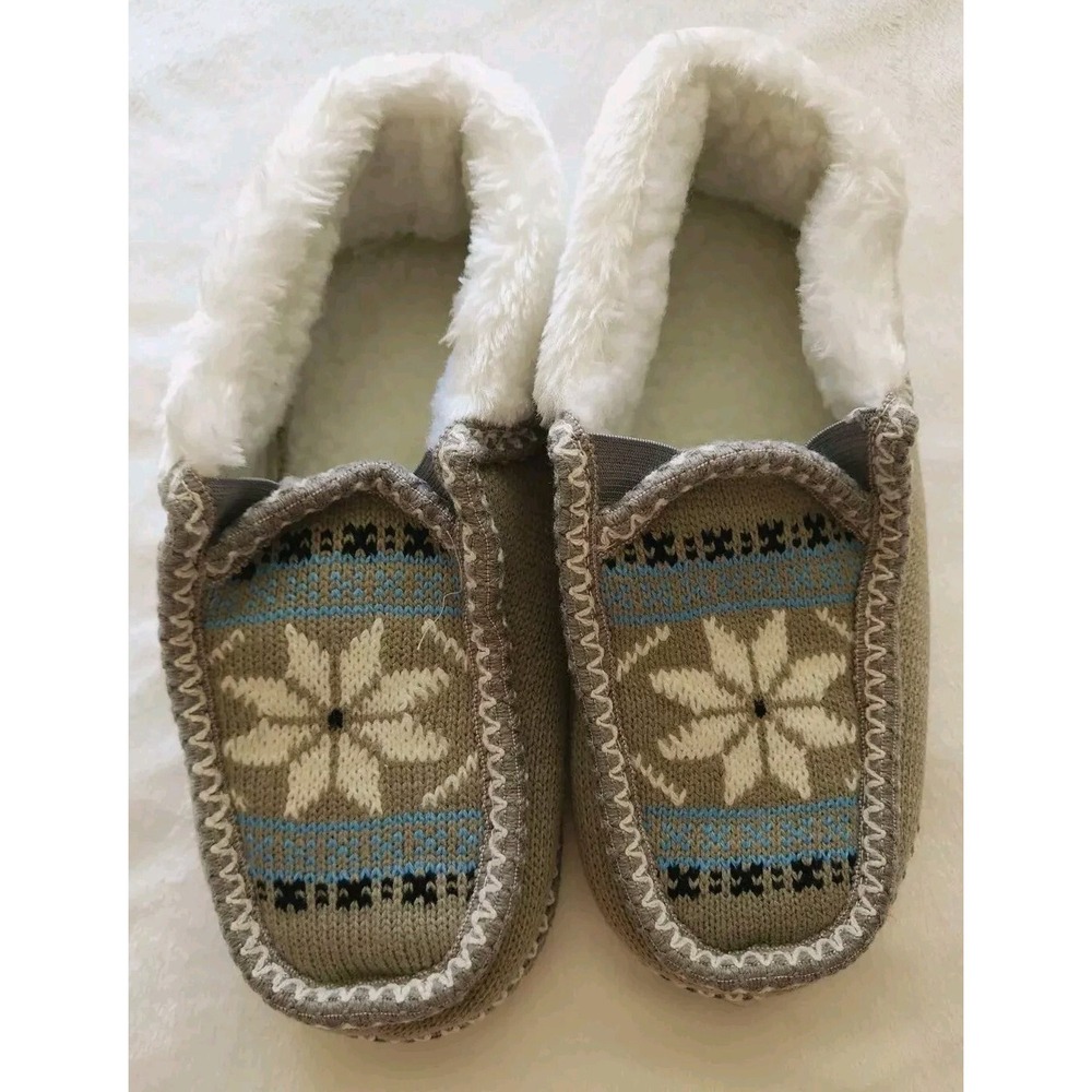 NEW!  Women's Booties Boots Slippers Snowflakes Size M Grey